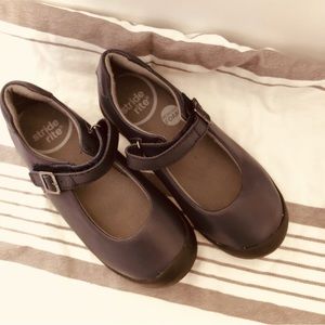 NEW w/out box Girls Navy Stride Rite Hush Puppies shoes.